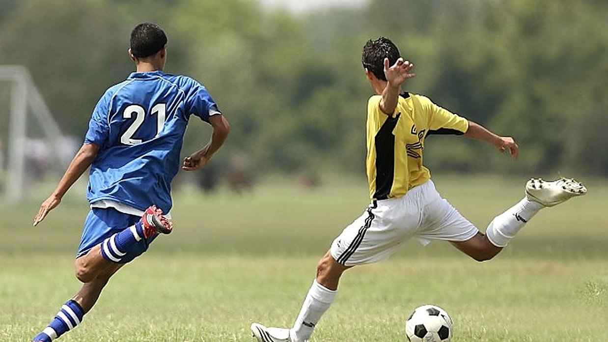 [Annonce type] Milieu de terrain cherche club séniors — district ou R3